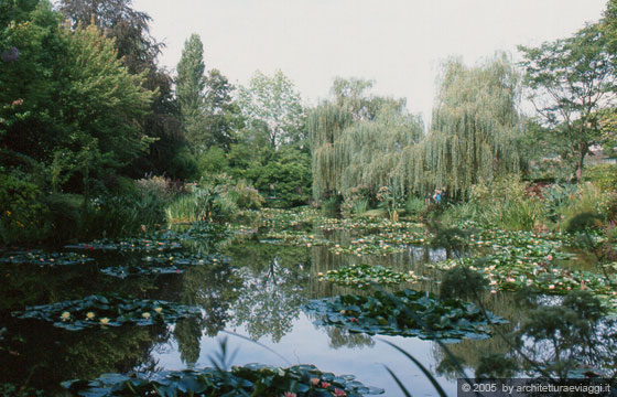 NORMANDIA - GIVERNY - Casa Museo di Claude Monet: vista d'insieme dello stagno
