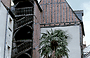 VALLE DELLA LOIRA - TURENNA. TOURS - Particolare della scala in legno di una delle caratteristiche case delle vie del centro 