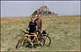 NORMANDIA. Io, Francesco e le nostre biciclette immortalati da un turista di fronte a Le Mont Saint Michel 