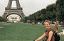 PARIGI. Io in bicicletta a Champ-de-Mars e sullo sfondo la Tour Eiffel 