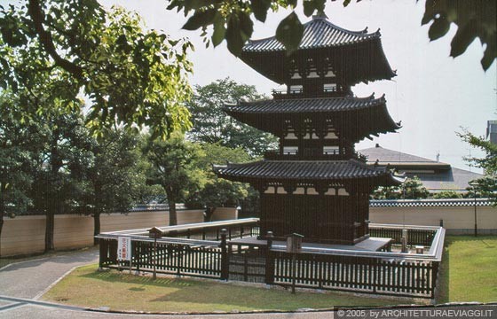 NARA - Kofuku-ji - Sanju-no-to (Pagoda a tre piani - Tesoro Nazionale)