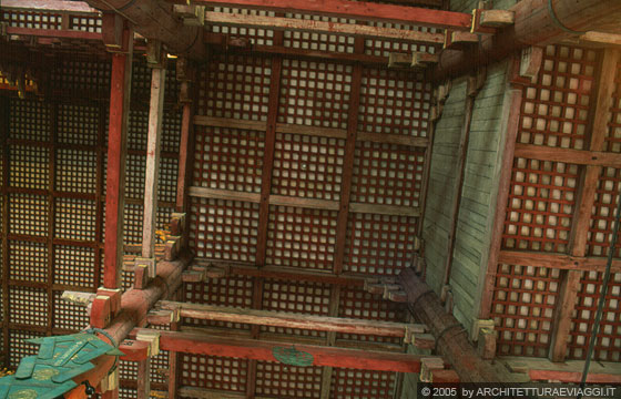 NARA - Todai-ji - la struttura interna in legno del Daibutsu-den hall