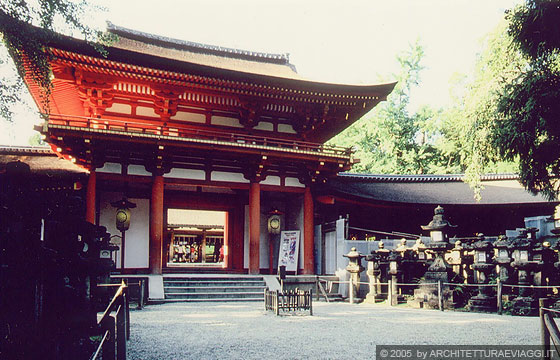 NARA - Kasuga Taisha - ingresso centrale. Scintoismo, la religione primitiva
