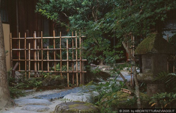 NARA   - ISUI-EN - bambù e percorsi in pietra