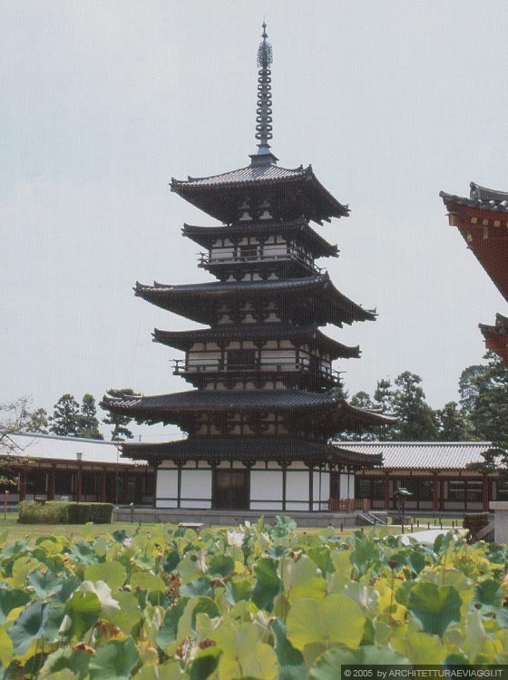 YAKUSHI-JI - La Pagoda Est