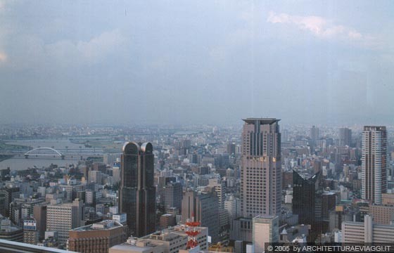 OSAKA  - UMEDA SKY BUILDING - ancora vista panoramica sulla città dall'osservatorio al 40° piano 