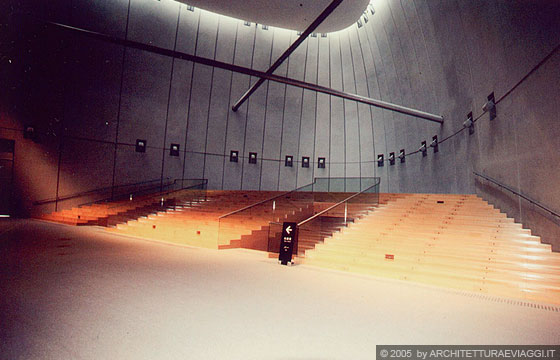 NARA - Interni del CONVENTION HALL - la parte terminale dell'ellisse proprio di fronte alla sala dei concerti