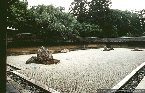 RYOANJI TEMPLE - Karesansui o giardino secco, periodo Kamakura - il giardino viene visto come luogo da meditare