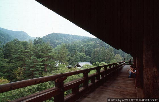 NANZEN-JI - Dal secondo piano della porta Sanmon si può godere di una splendida vista sul verde e i templi circostanti