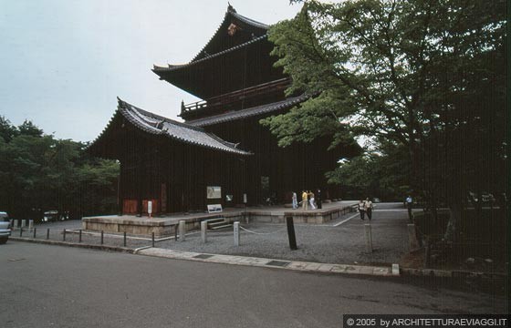 KYOTO EST - NANZEN-JI - vista laterale della porta Sanmon