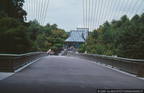 SHIGARAKI, SHIGA - MIHO MUSEUM - Attraversiamo il ponte e ci avviciniamo al museo