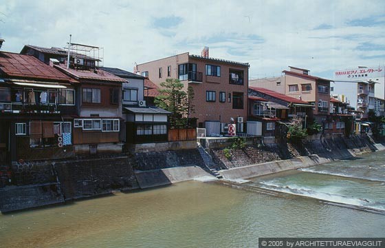 TAKAYAMA - Le abitazioni che si affacciano sul Miyagawa River