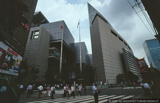 TOKYO CENTRO - Vista grandangolare esterna del Tokyo International Forum - Rafael Vinoly Architects PC