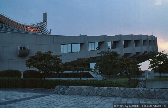 TOKYO - Yoyogi National Gymnasium all'imbrunire