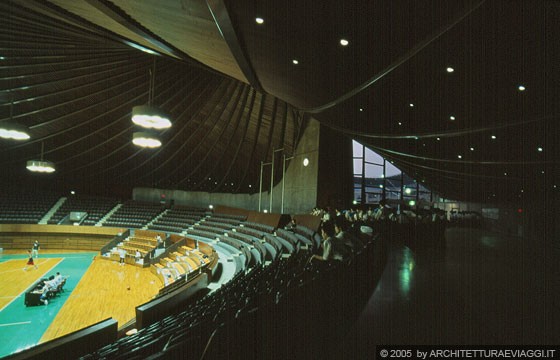 TOKYO - Yoyogi National Gymnasium - lo stadio del basket a pianta circolare 
