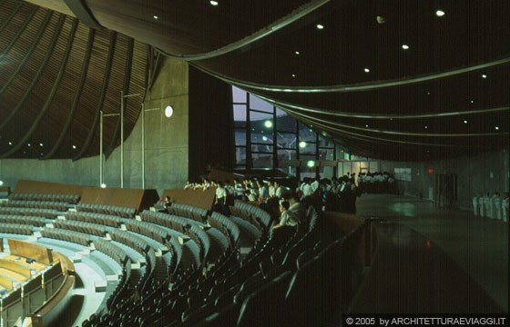 TOKYO - Yoyogi National Gymnasium - le grandi coperture concave verso l'esterno per migliorare l'acustica dei locali