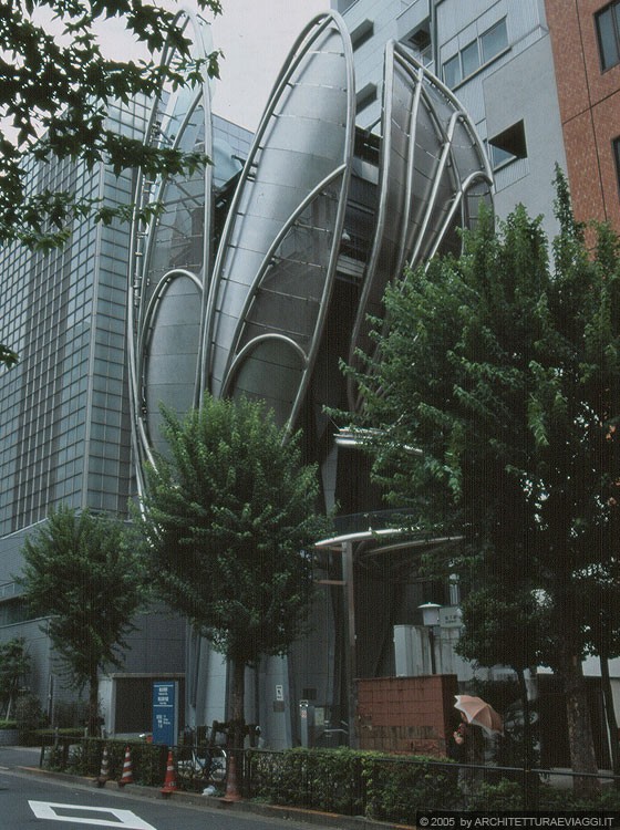 TOKYO - Stazione della Metropiltana Iidabashi - torri di ventilazione - Makoto Sei Watanabe, 2000