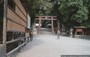 NARA-KOEN. Io con la bicicletta davanti al torii del Kasuga Taisha Shrine