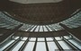 OSAKA. MUSEO SUNTORY - la copertura del volume conico e la grande superficie vetrata verso la baia