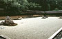 RYOANJI TEMPLE. Karesansui o giardino secco, periodo Kamakura - il giardino viene visto come luogo da meditare