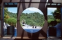 SHIGARAKI, SHIGA. MIHO MUSEUM - Il cerchio perfetto della porta di ingresso incornicia la vista del tunnel di accesso e della natura circostante