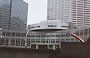 TOKYO SHINJUKU. Tokyo Metropolitan Governament Offices - si intravede la grande piazza semicircolare delimitata dal percorso sopraelevato