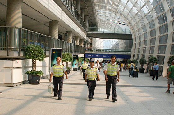 HONG KONG INTERNATIONAL AIRPORT - Atterrati visitiamo l'avveniristico terminal progettato da Sir Norman Foster