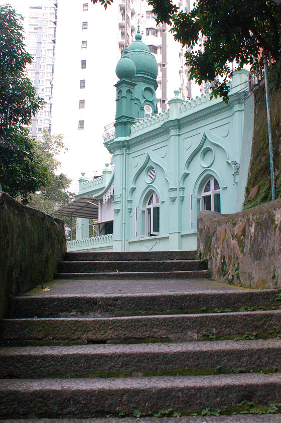 ISOLA DI HONG KONG NORD - La Moschea di Jamia tra gli alti condomini dei Mid Levels