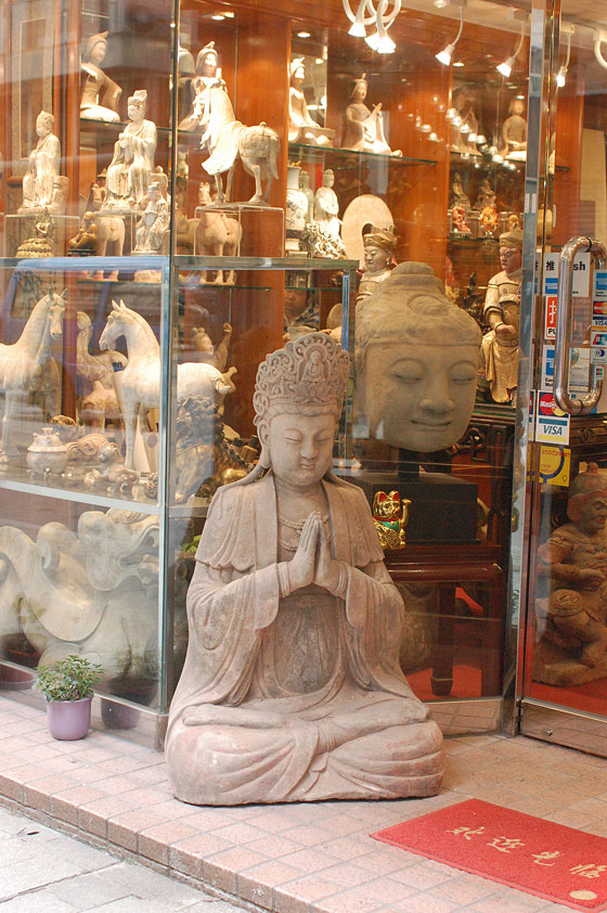 A OVEST DI CENTRAL - Statue di Buddha in vendita a Hollywood Road