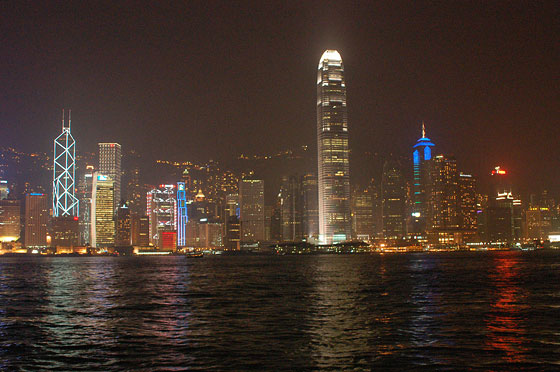 VICTORIA HARBOR - Si riconoscono la Bank of China Tower e l'International Financial Centre, il grattacielo più alto di Hong Kong