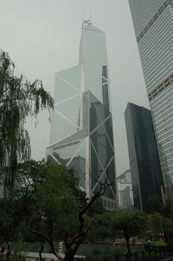 CENTRAL - La Torre della Banca di Cina vista da Chater Garden sullo sfondo di un cielo che promette ancora pioggia