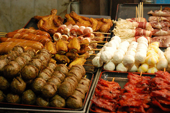 MONG KOK - Una gioia per il palato: spiedini di carne da asporto