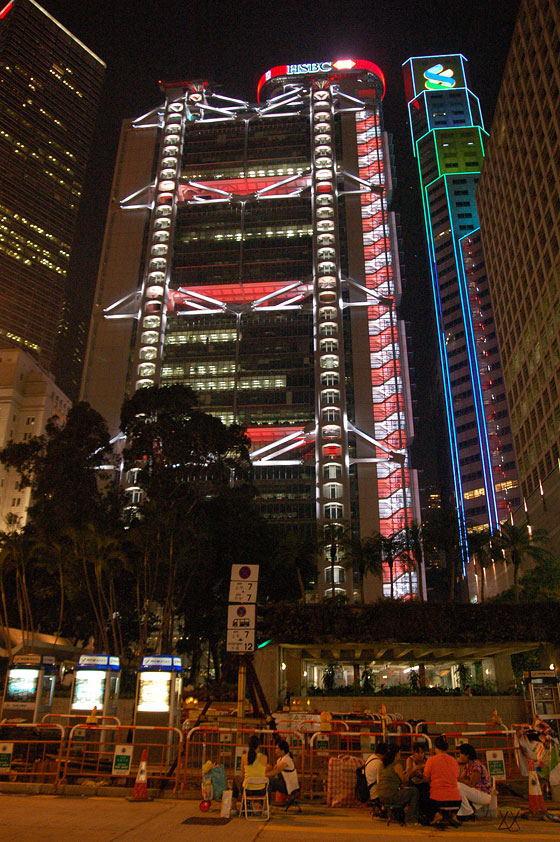 CENTRAL - La sede di HSBC di notte: schema di illuminazione