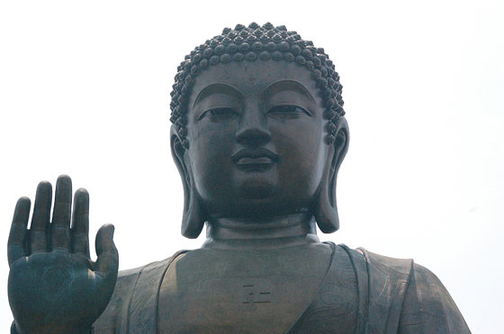 MONASTERO DI PO LIN - 224 tonnellate fanno del Buddha Gigante di Lantau Island una delle attrazioni più visitate di Hong Kong