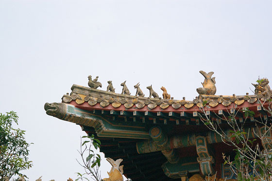 MONASTERO DI PO LIN - Particolare del Tempio principale: l'estremità del tetto 