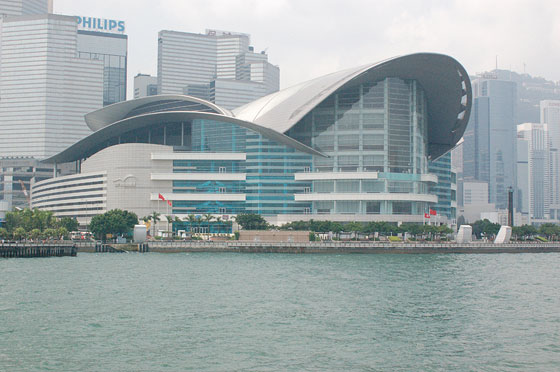 WAN CHAI - La Nuova Ala Centro Conferenze ed Esposizioni di Hong Kong copre 6,5 ha di terra sottratta al mare