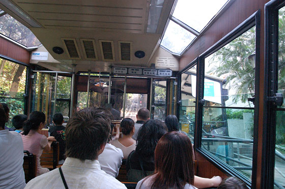 ISOLA DI HONG KONG NORD - Il tram a cremagliera che conduce al Peak