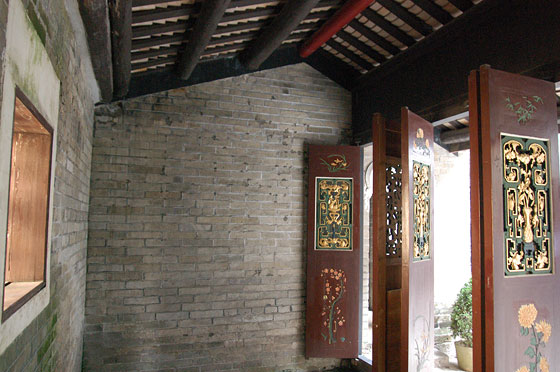 TAI FU TAI MANSION - I tradizionali pannelli di legno intarsiati