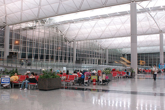 HONG KONG INTERNATIONAL AIRPORT - Raggiungiamo l'aeroporto in taxi perchè l'orario di partenza è al mattino presto