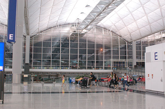 HONG KONG INTERNATIONAL AIRPORT - La copertura a volta del Terminal partenze