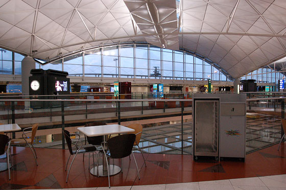 HONG KONG INTERNATIONAL AIRPORT - Zona dei bar e ristoranti
