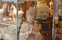 A OVEST DI CENTRAL. Statue di Buddha in vendita a Hollywood Road