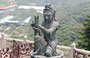 LANTAU. Questa splendida statua bronzea di bodhisattva offre doni al Buddha