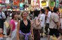 MONG KOK. Io al Mercato per le Signore: la foto mostra l'animazione e l'affollamento alle mie spalle
