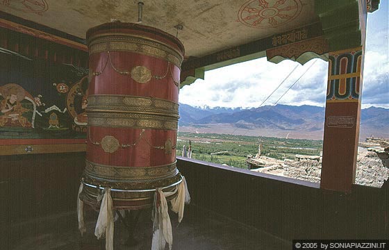 LADAKH - Tikse Gompa - la grande ruota della preghiera