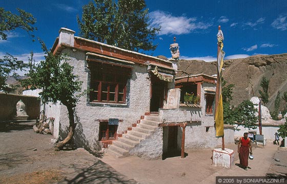 GOMPA DI ALCHI - All'interno dell'area sale della preghiera, stupa e vari edifici appartengono al complesso del monastero