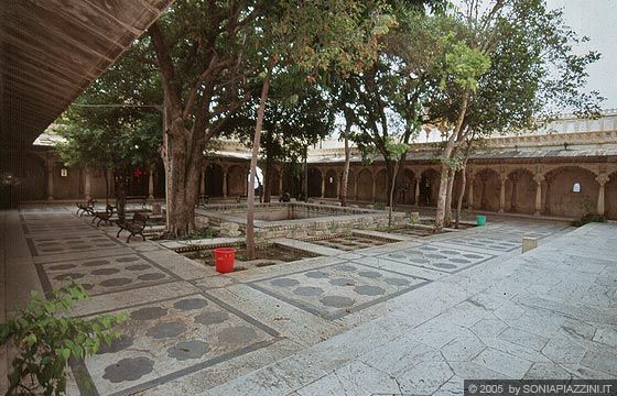 CITY PALACE DI UDAIPUR - Bari Mahal: il grazioso giardino centrale