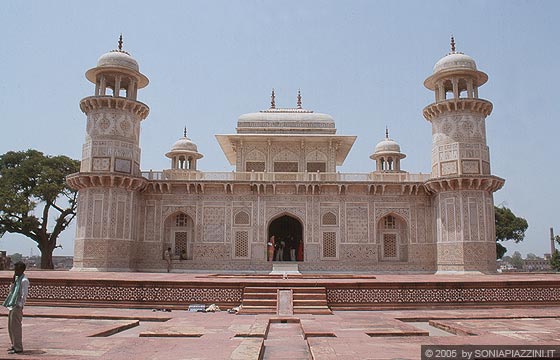 UTTAR PRADESH - Agra - Mausoleo di Itimad-ud-Daulah, detto il 