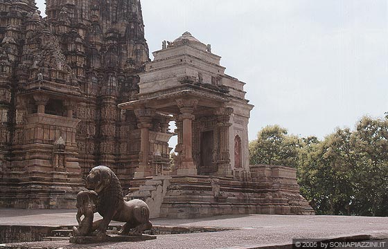 KHAJURAHO - Mahadeva Temple (templi del gruppo occidentale)