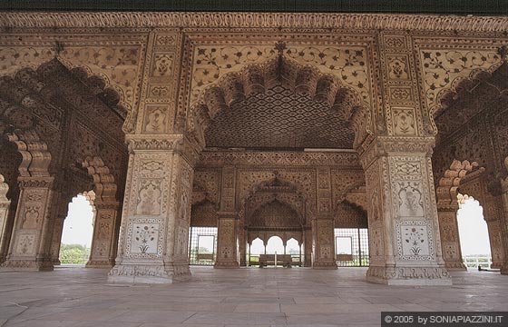 DELHI - Red Fort: Diwan-i-khas - Il trono del Pavone